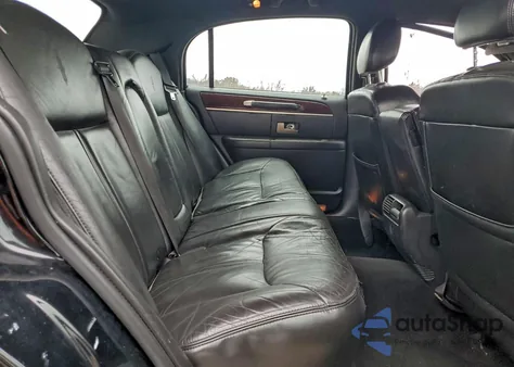 2008 Lincoln Town Car Signature Limited z USA, uszkodzony, nr VIN 2LNHM82V98X659377